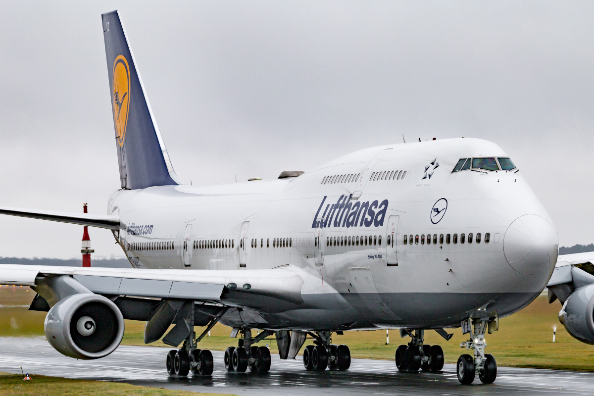 About Lufthansa Boeing 747-400 | Queen Of The Skies