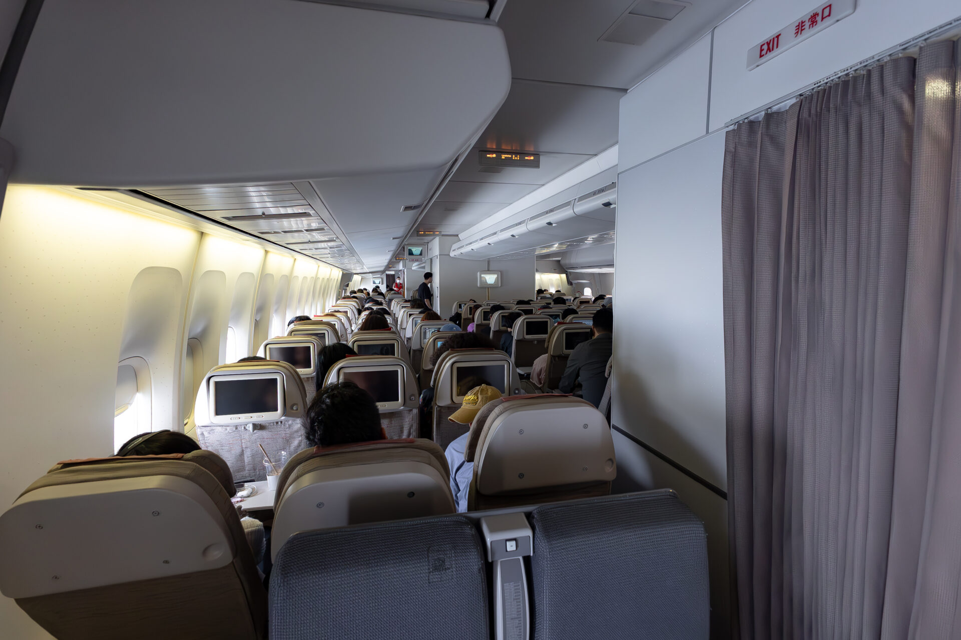 Asiana Boeing 747-400 OZ102